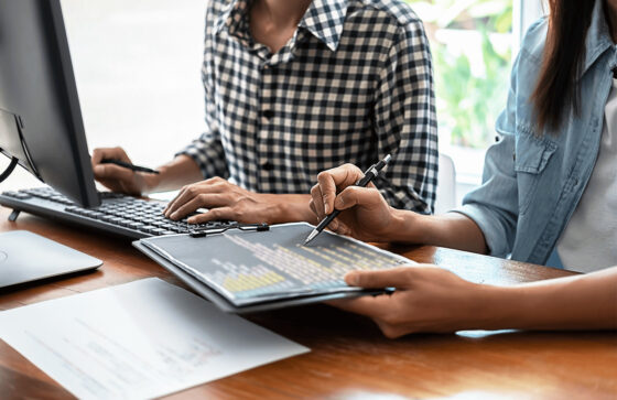 ユーザーテストとは？実施目的やメリット、ユーザビリティテストとの違いを解説