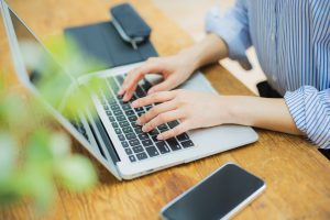 【例文あり】ランディングページのキャッチコピー作成で押さえるべきポイントと注意点を解説