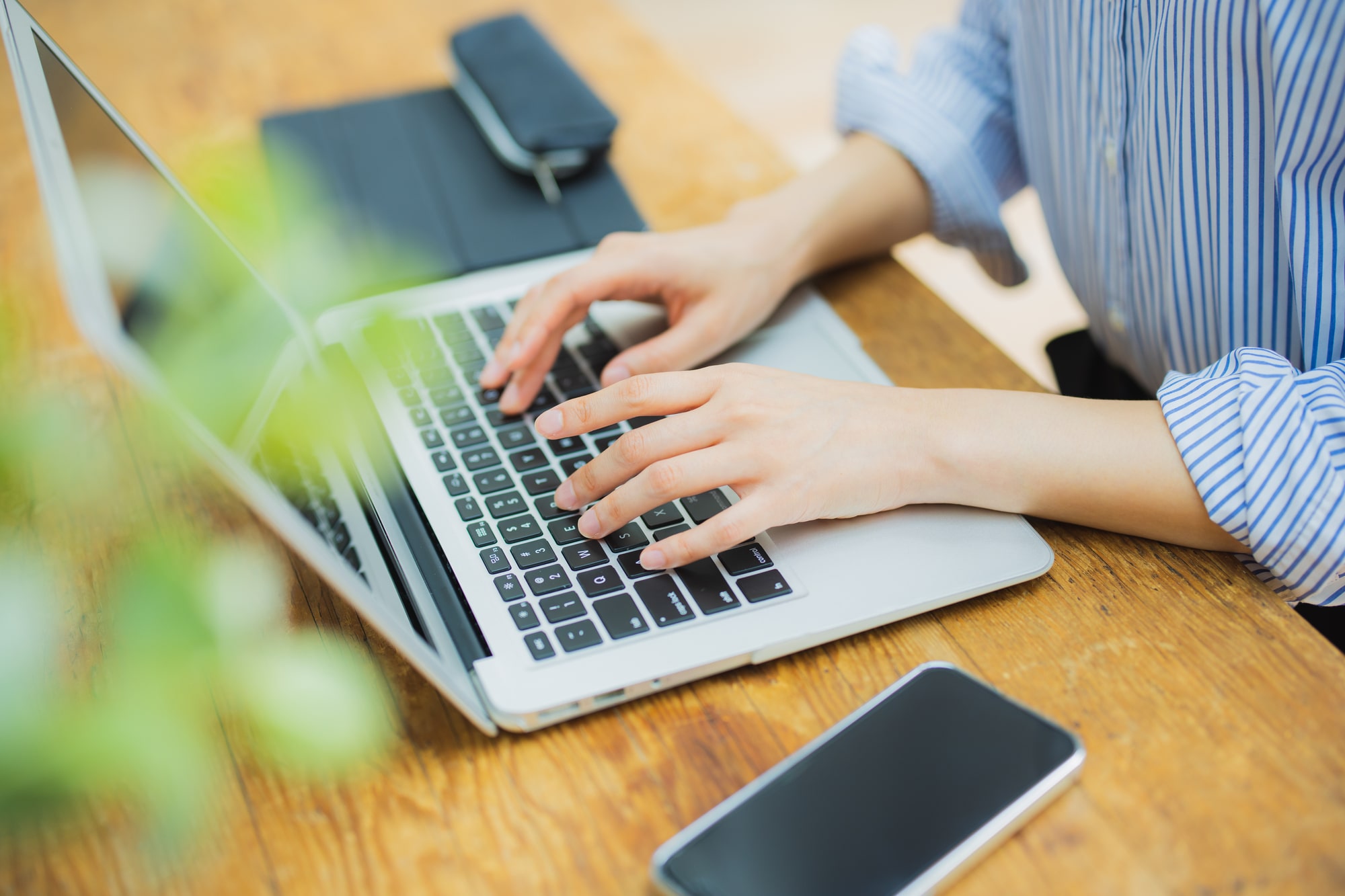 【例文あり】ランディングページのキャッチコピー作成で押さえるべきポイントと注意点を解説